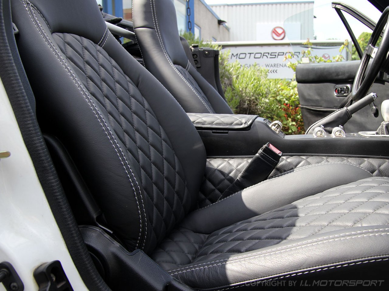 HA Handels GmbH Autositzbezüge passend für Mazda MX-5 in Schwarz Rot Royal  Auto-Sitzbezüge Vordersitze Auto-Sitzbezug Universal Set Fahrersitz und